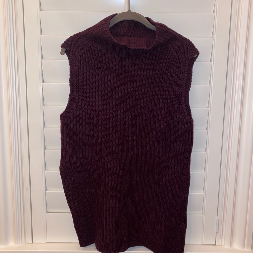 Purple knit sleeveless Aritzia sweater 💜